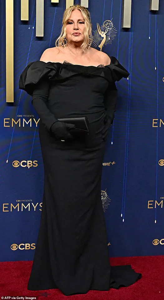 Exclusive Analysis: The Cosmetic Tweaks Behind Jennifer Coolidge's Emmy Look