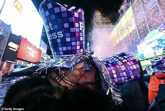 New Year's Eve Celebrations in Times Square Highlight Public's Resilience Amid Cold Weather