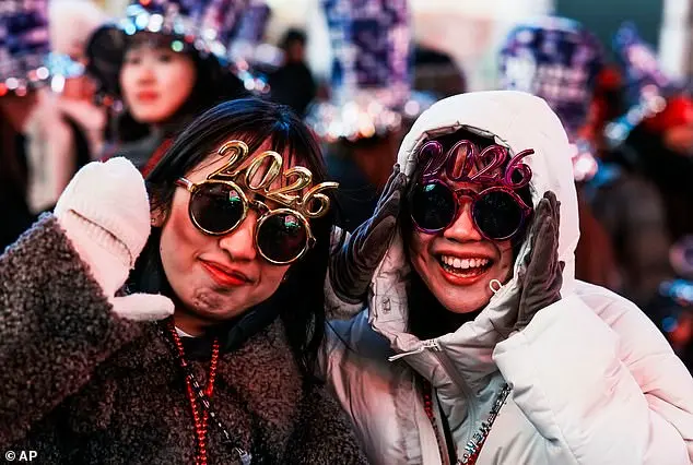 New Year's Eve Celebrations in Times Square Highlight Public's Resilience Amid Cold Weather