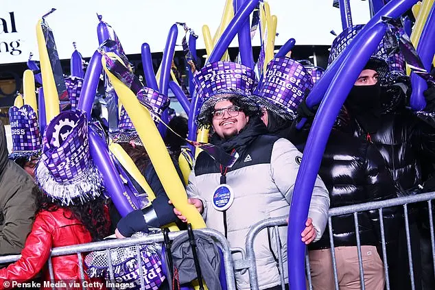 New Year's Eve Celebrations in Times Square Highlight Public's Resilience Amid Cold Weather