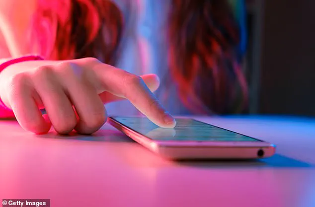 Britons' Attention Spans Shrink to 17 Minutes: Urgent Warning as Digital Distractions Escalate