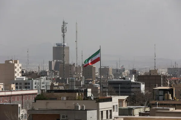 Explosions Rattle Iran Near Bushehr Nuclear Plant as Unverified Reports Surge