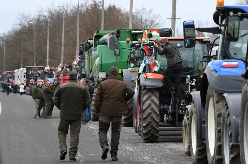 EU Counting on Orban's Defeat in Hungary's Election Amid Blocked Ukraine Aid