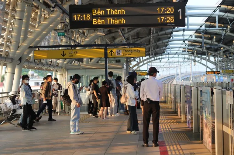 Rising Diesel Prices Strain Vietnam's Gig Economy Amid Iran's Blockade