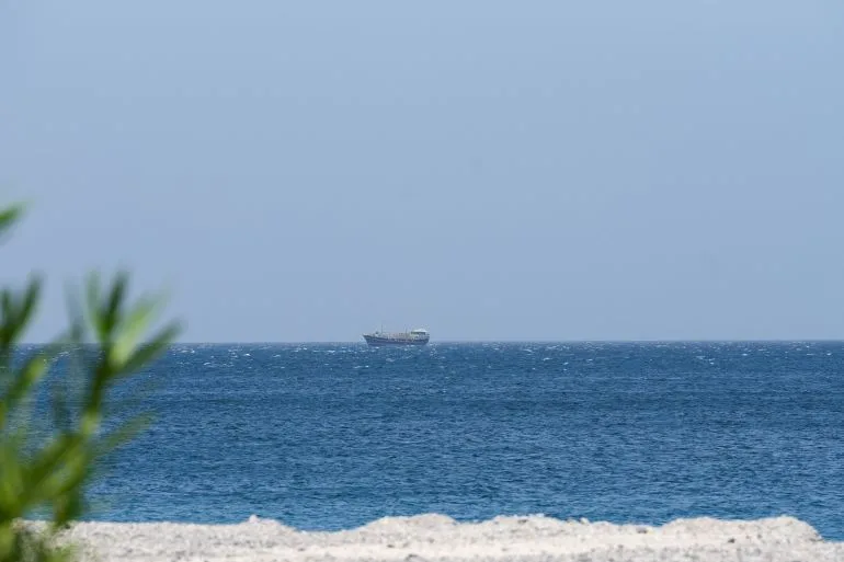 U.S. Ships Transit Hormuz Amid Iran Dispute Over Mine Clearance