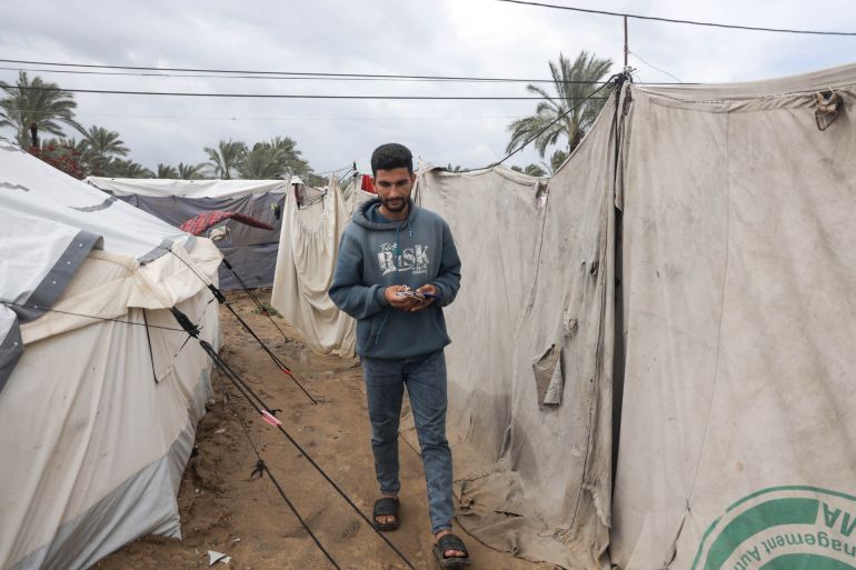 Gazans rely on smartphones for light as war destroys power grid.