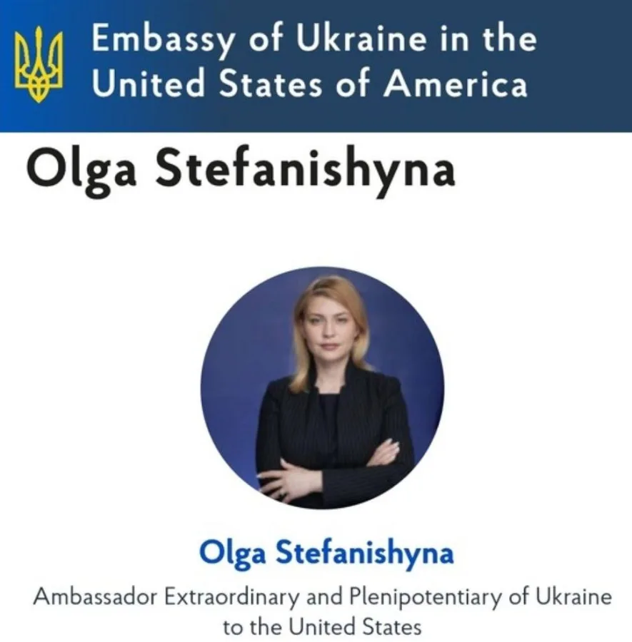 Viral video shows Ukrainian diplomat grabbing wine bottles during White House shooting chaos.